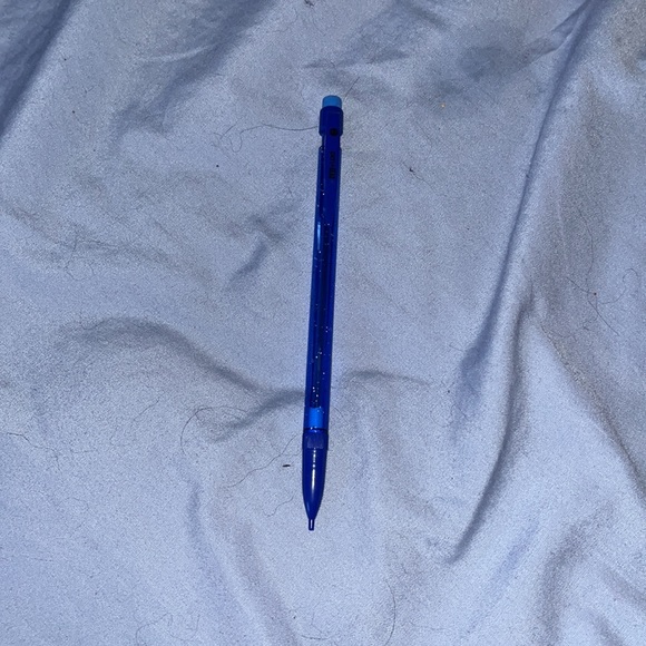 This is a pack of 8 Pen Gear glittery rainbow mechanical pencils!🥰 - Picture 6 of 9